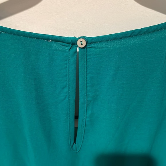 Green scope front jumper with pockets! - Picture 6 of 6